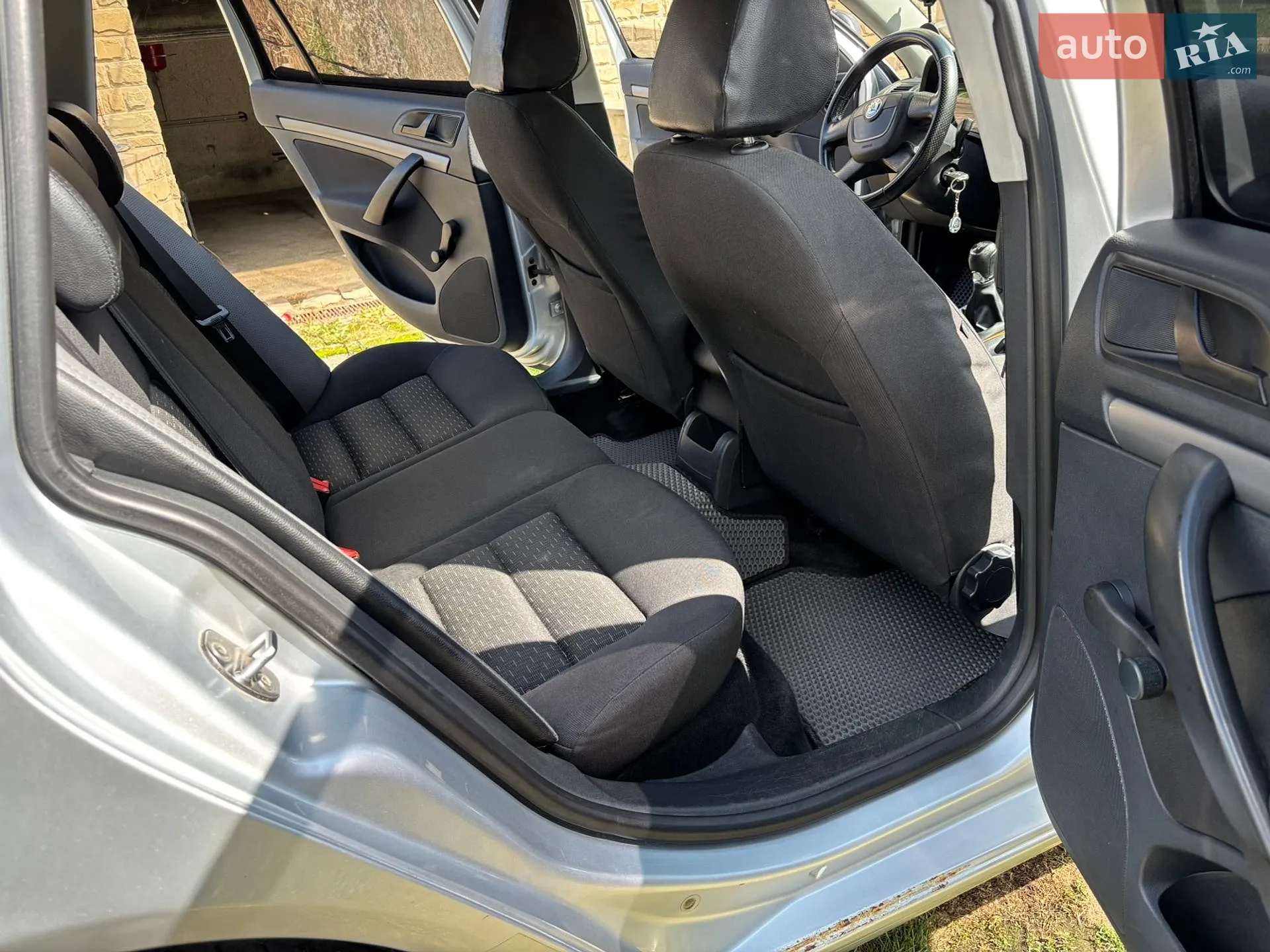 2010 Skoda Octavia - мініатюра 14