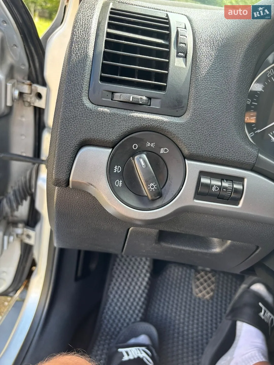 2010 Skoda Octavia - мініатюра 13