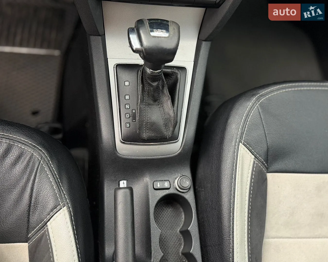 2010 Skoda Octavia - мініатюра 13