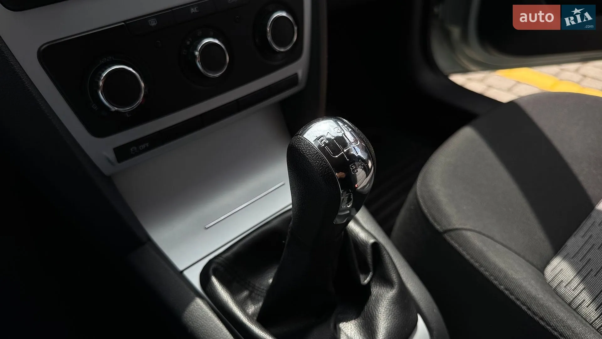 2010 Skoda Octavia - мініатюра 40