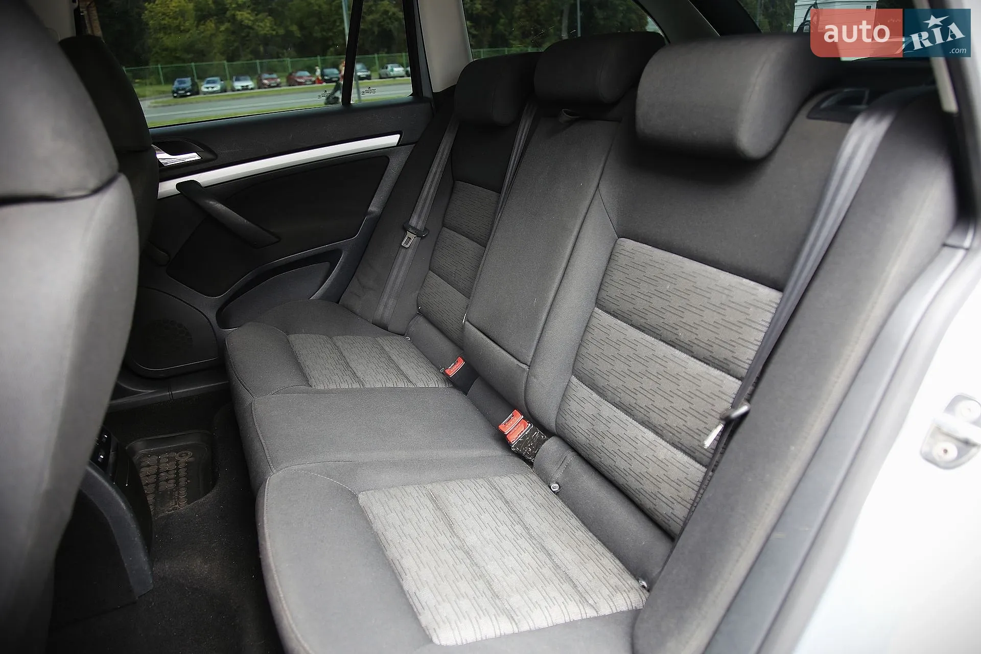 2010 Skoda Octavia - мініатюра 8