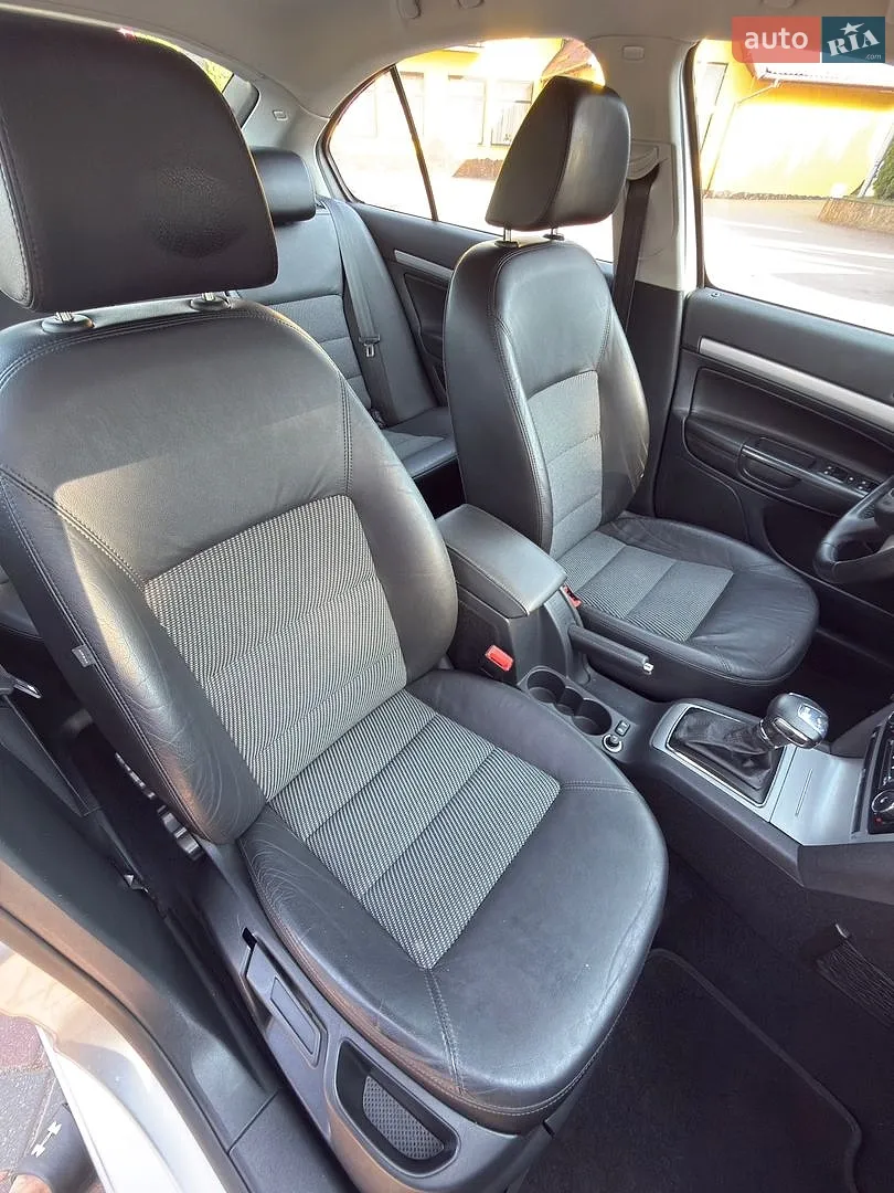 2010 Skoda Octavia - мініатюра 27