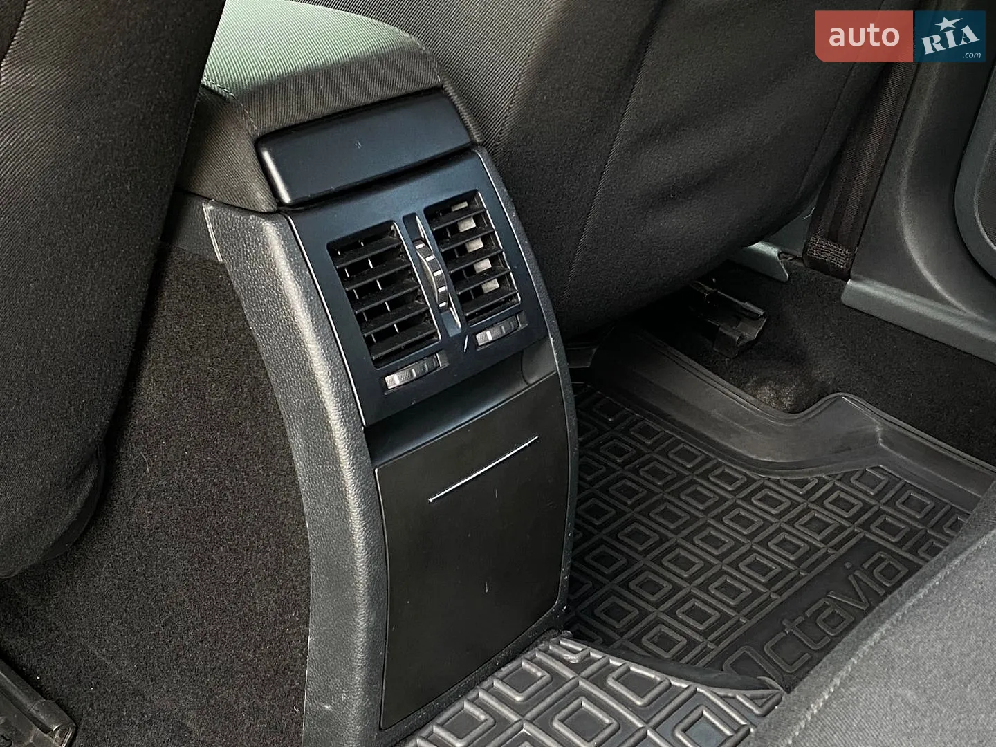 2010 Skoda Octavia - мініатюра 20
