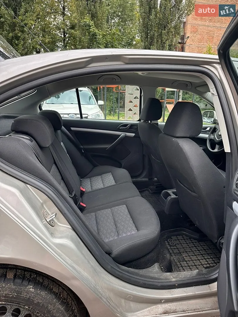 2011 Skoda Octavia - мініатюра 20