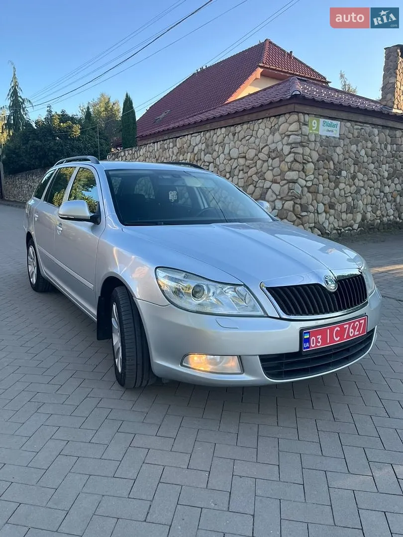 2010 Skoda Octavia - мініатюра 2