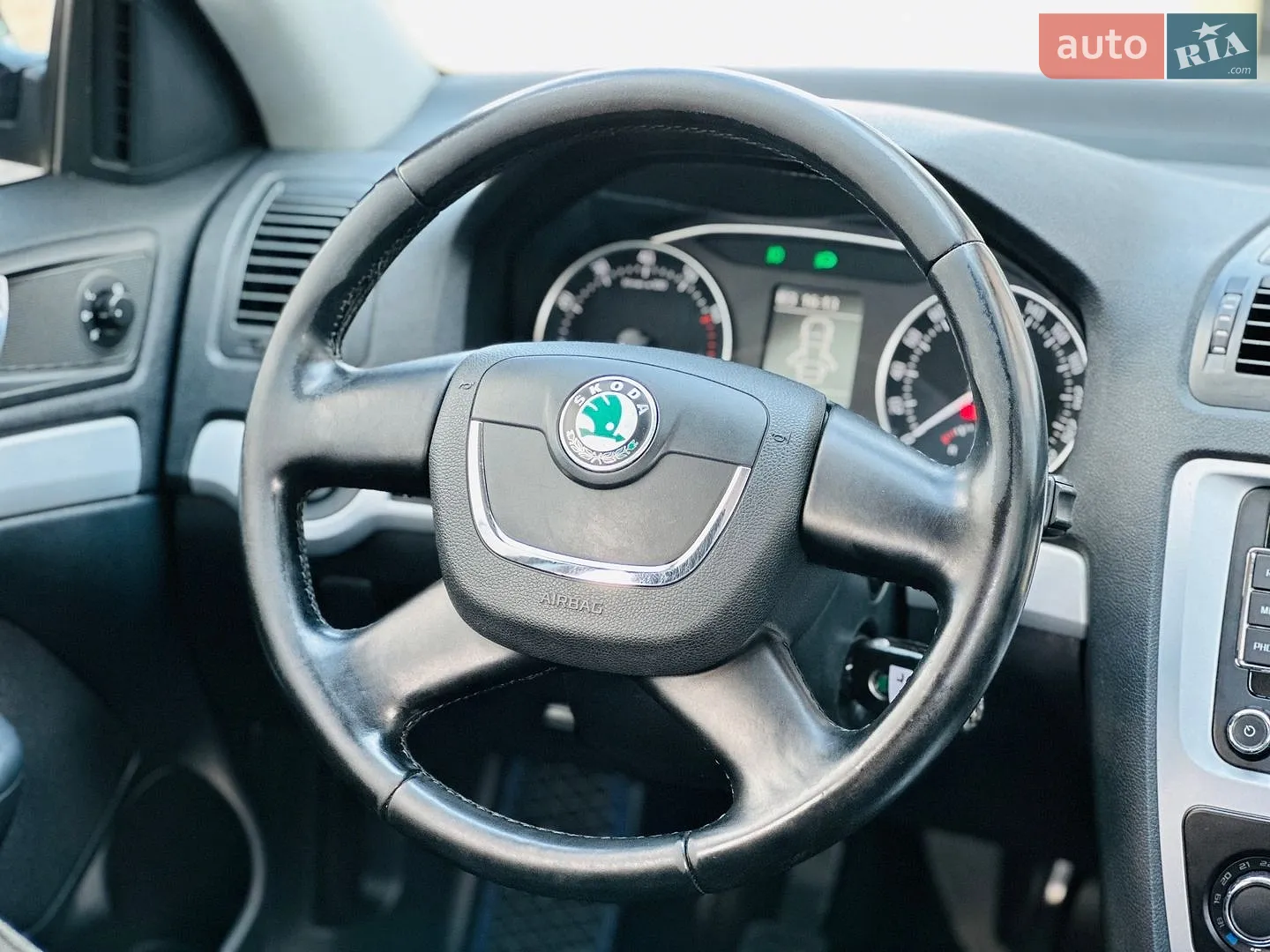 2010 Skoda Octavia - мініатюра 22