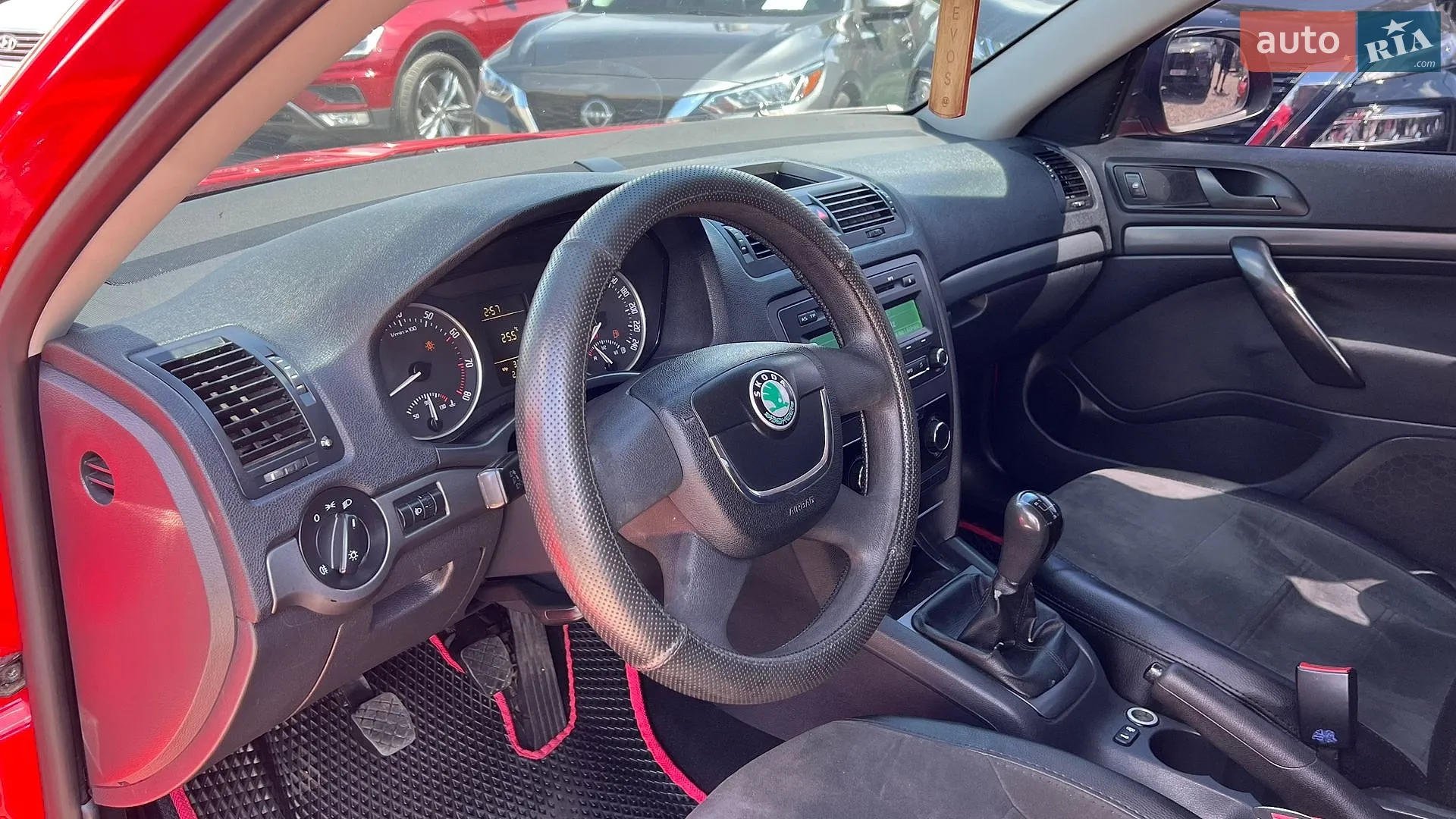 2010 Skoda Octavia - мініатюра 16