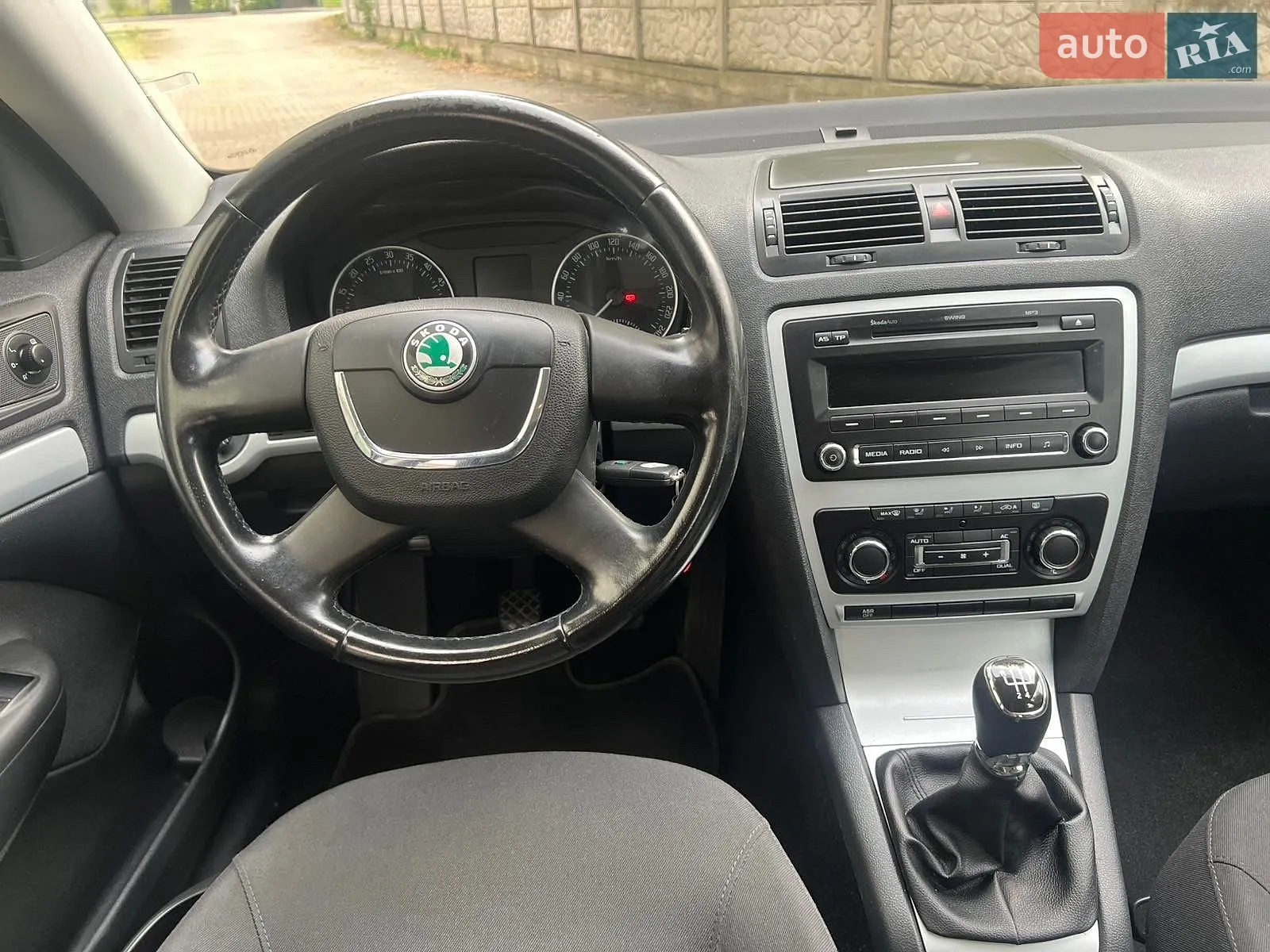 2010 Skoda Octavia - мініатюра 14