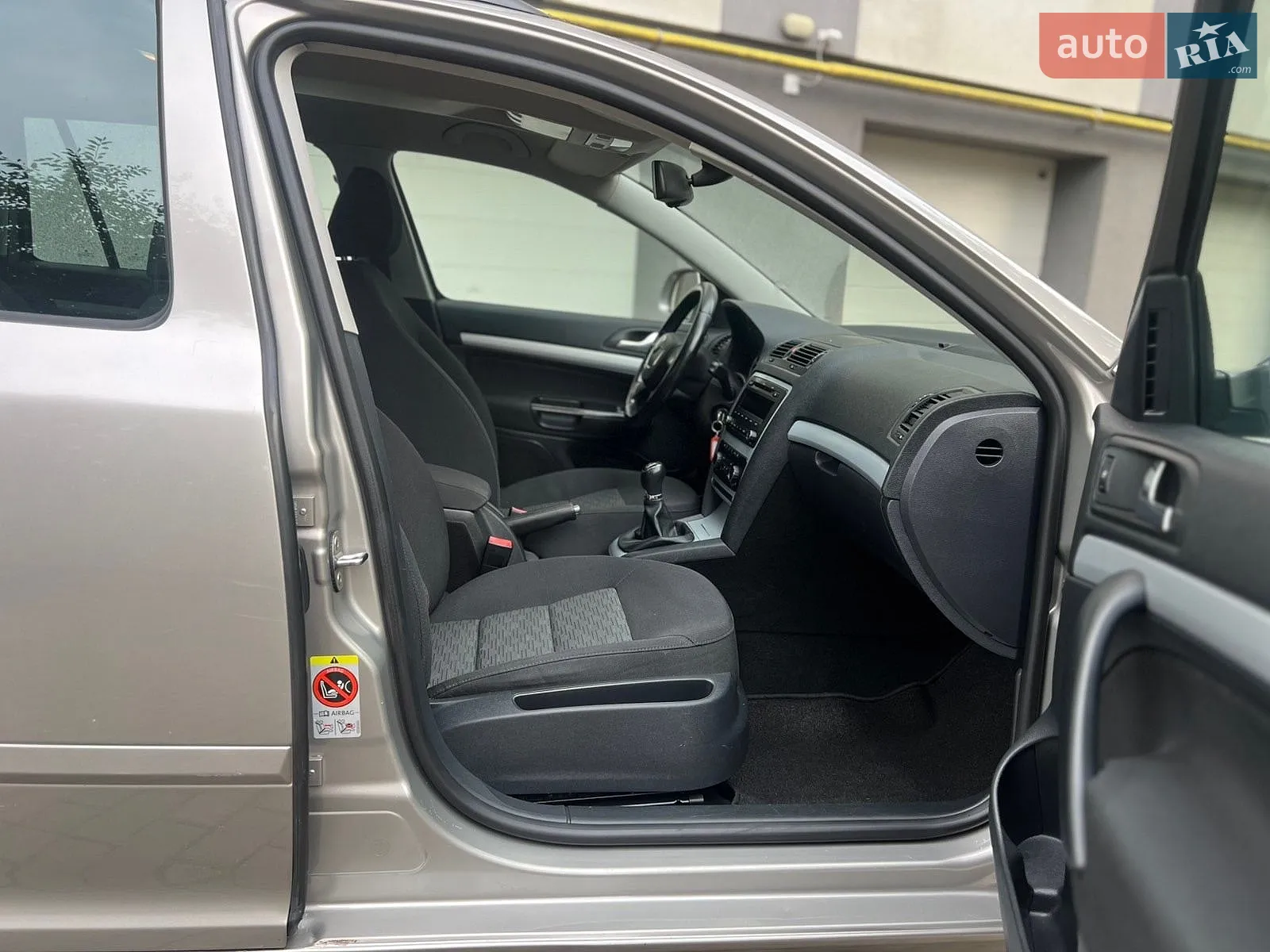 2010 Skoda Octavia - мініатюра 16