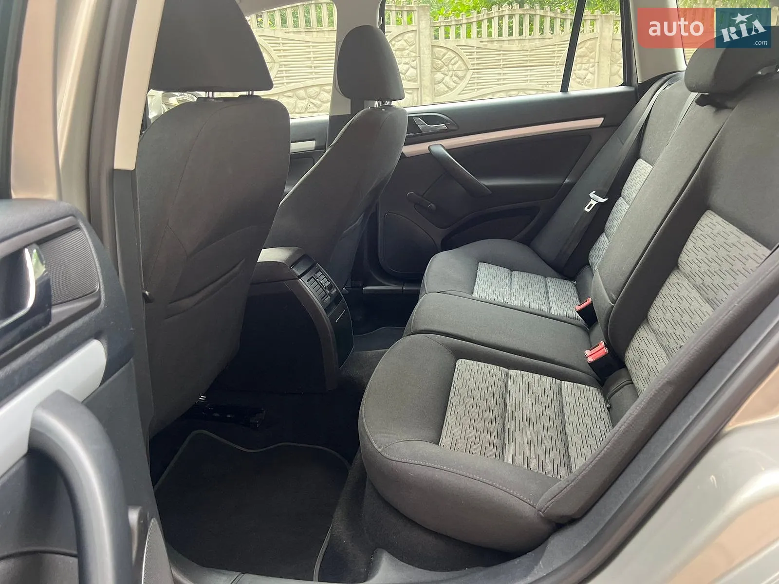 2010 Skoda Octavia - мініатюра 17