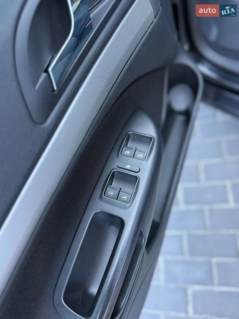 2010 Skoda Octavia - мініатюра 28