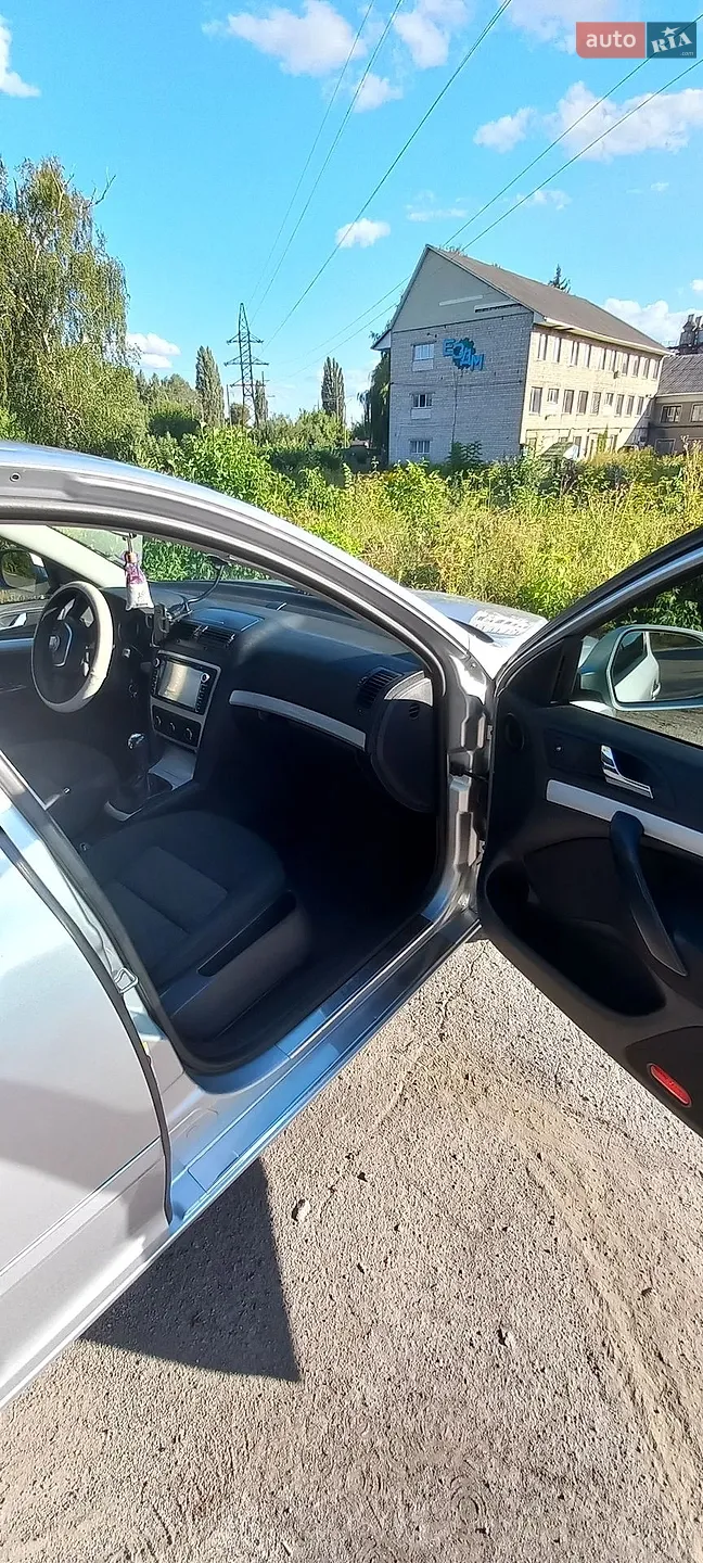 2010 Skoda Octavia - мініатюра 11