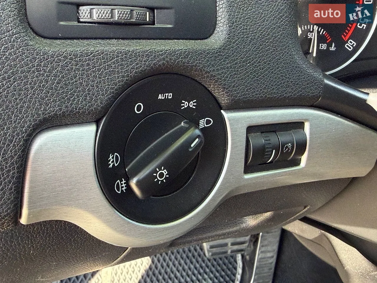 2010 Skoda Octavia - мініатюра 53