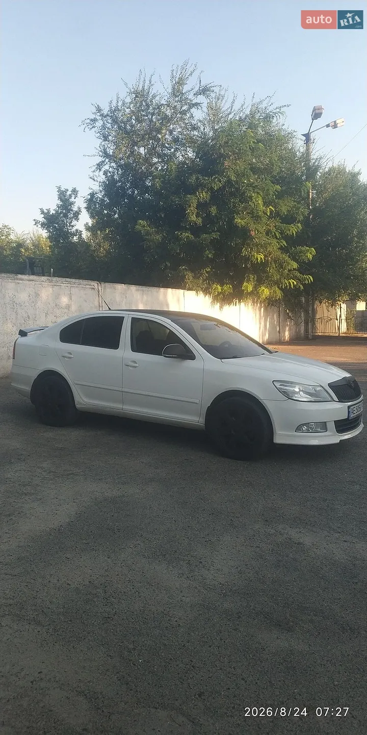 2010 Skoda Octavia - мініатюра 3