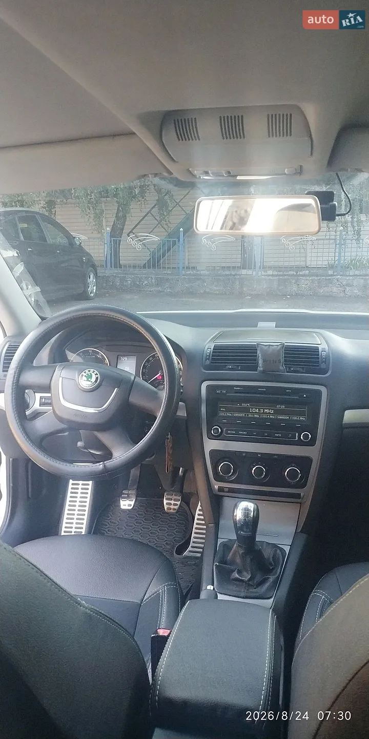 2010 Skoda Octavia - мініатюра 9
