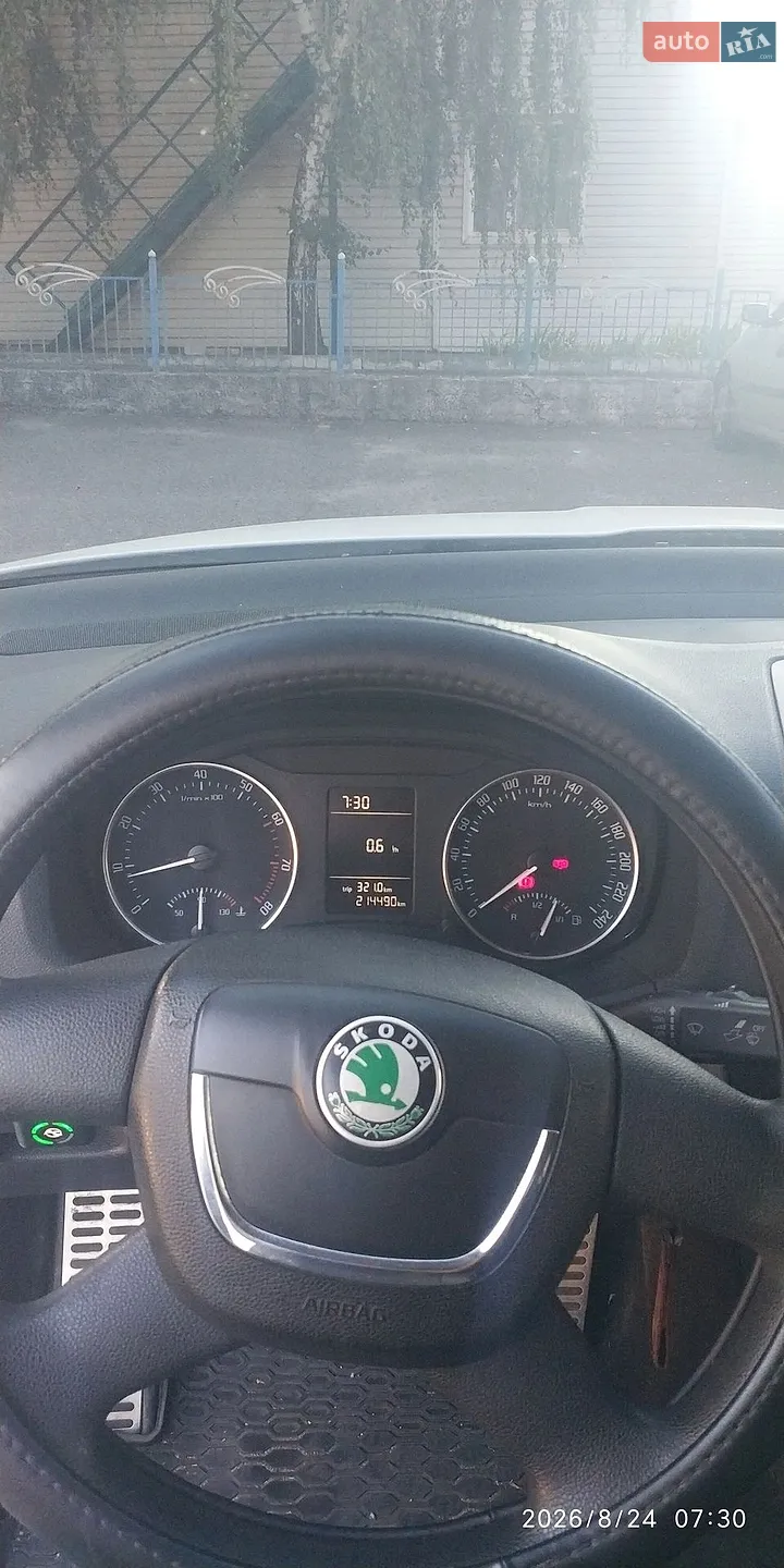 2010 Skoda Octavia - мініатюра 10