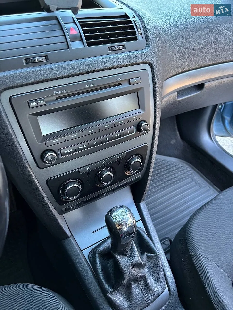 2010 Skoda Octavia - мініатюра 3