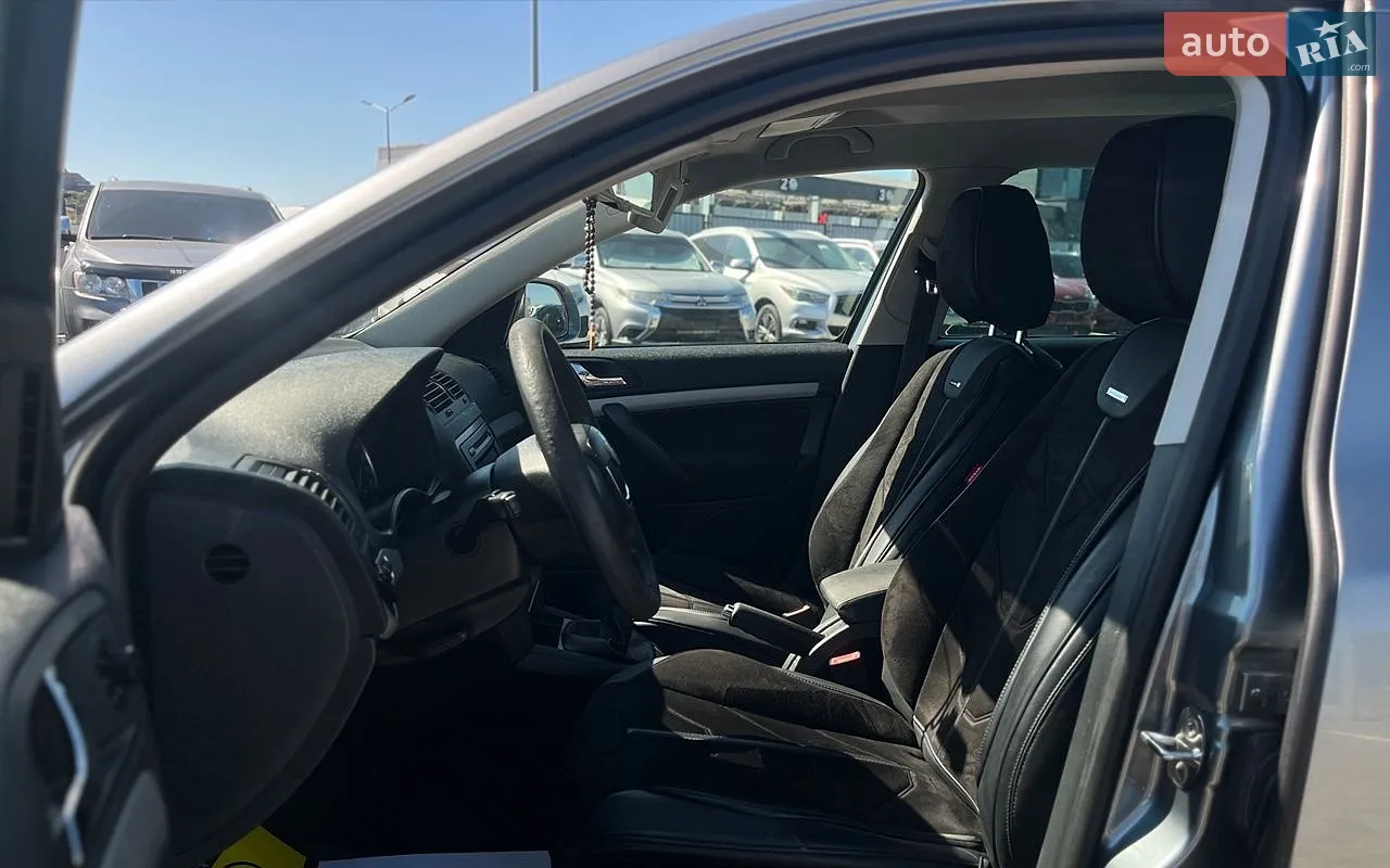 2011 Skoda Octavia - мініатюра 9