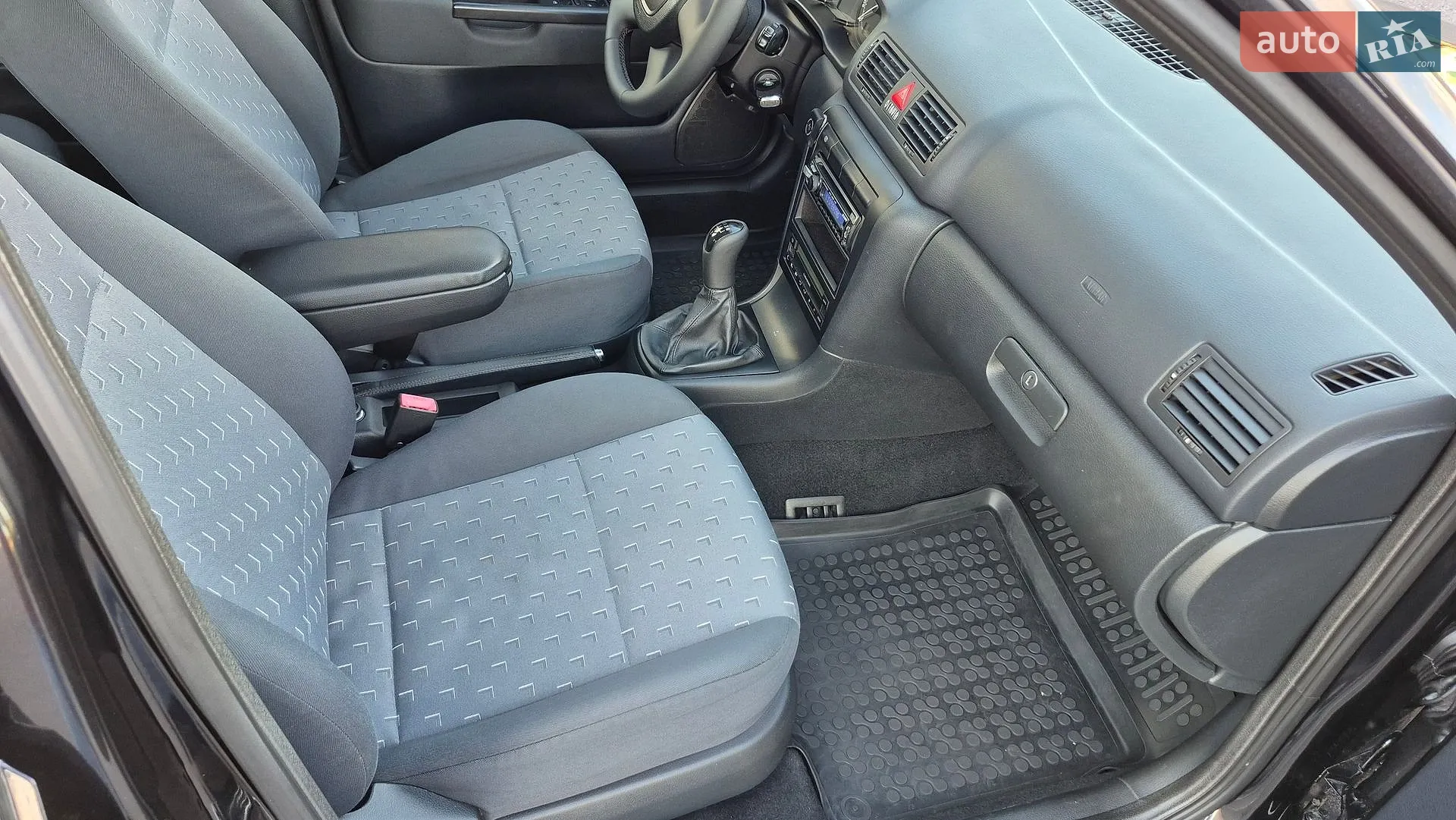 2010 Skoda Octavia - мініатюра 24