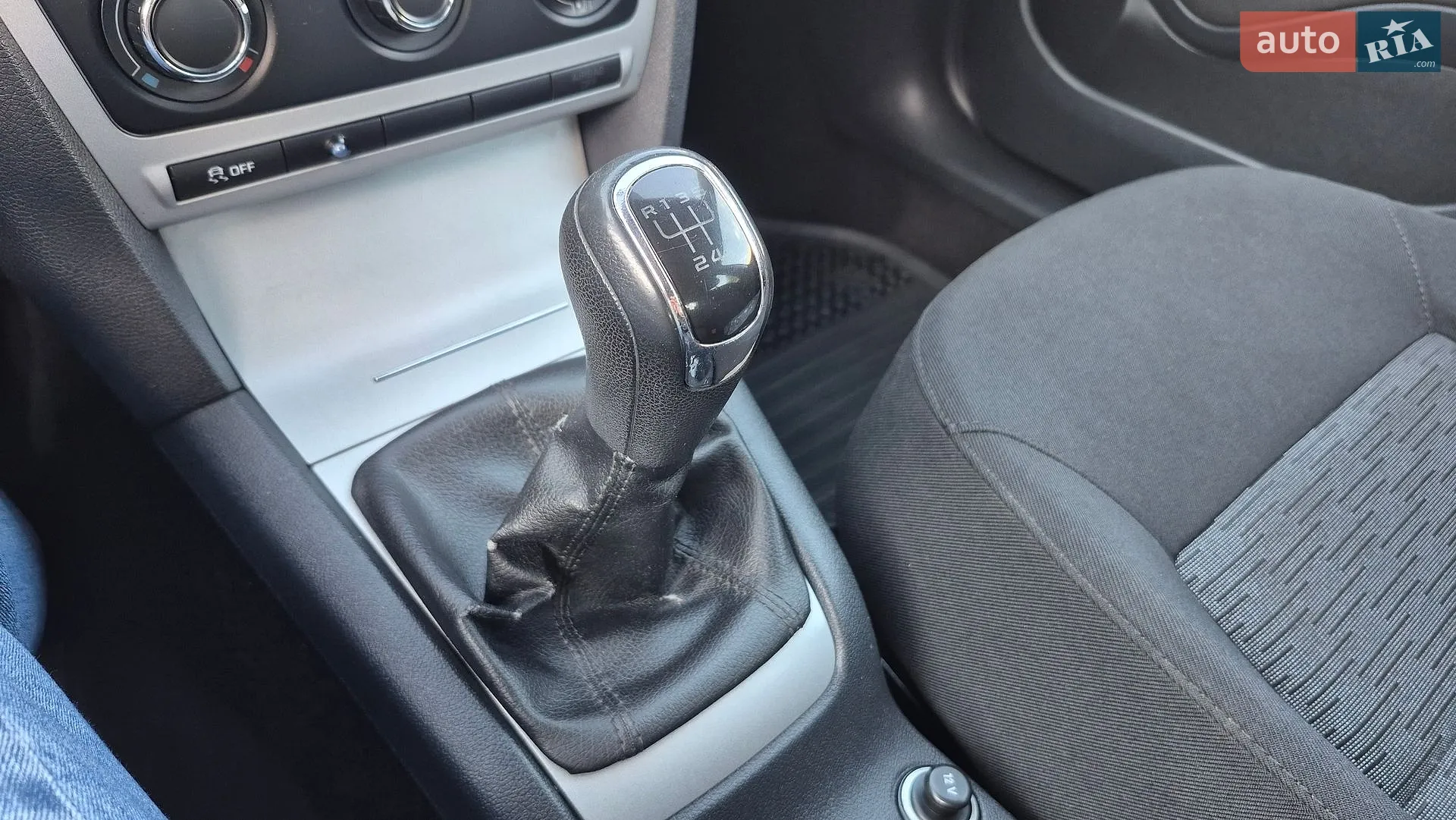 2010 Skoda Octavia - мініатюра 21