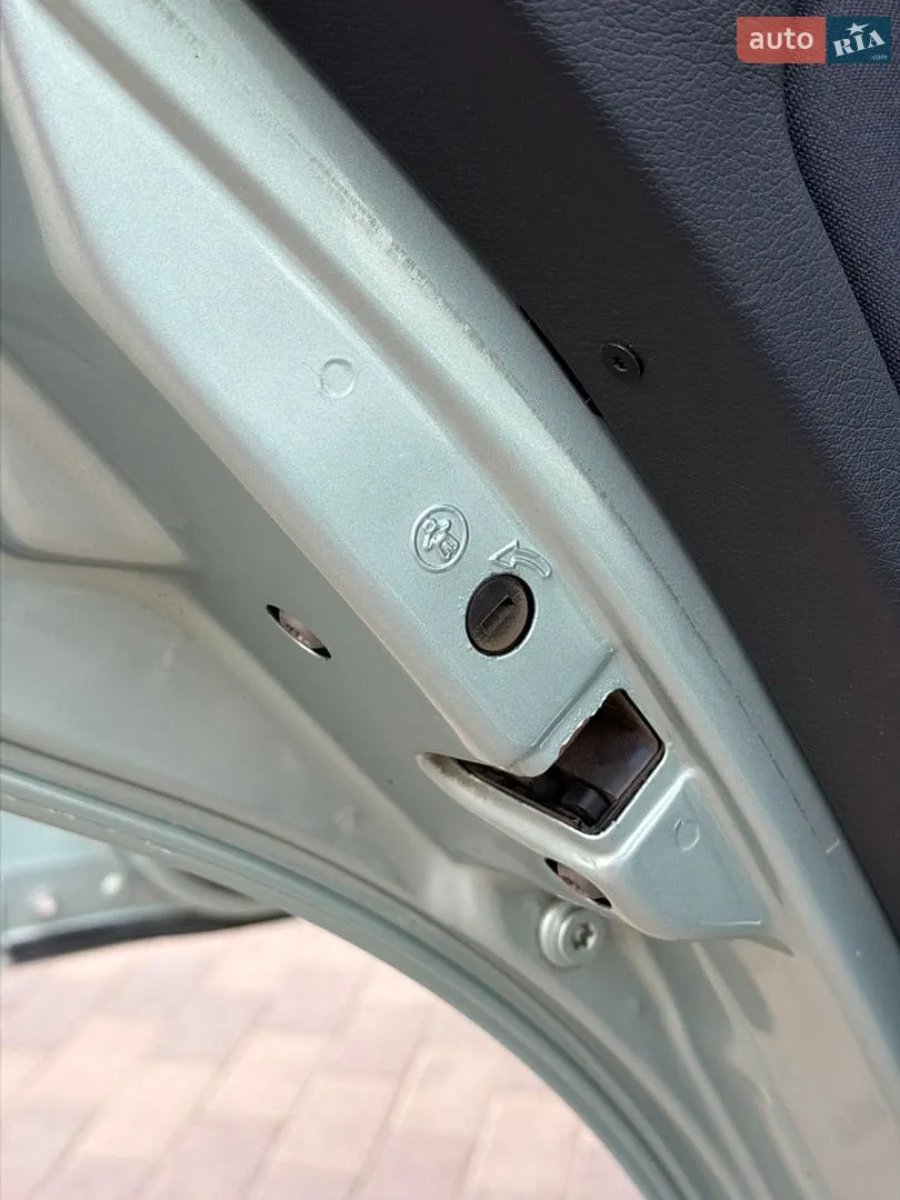 2010 Skoda Octavia - мініатюра 75