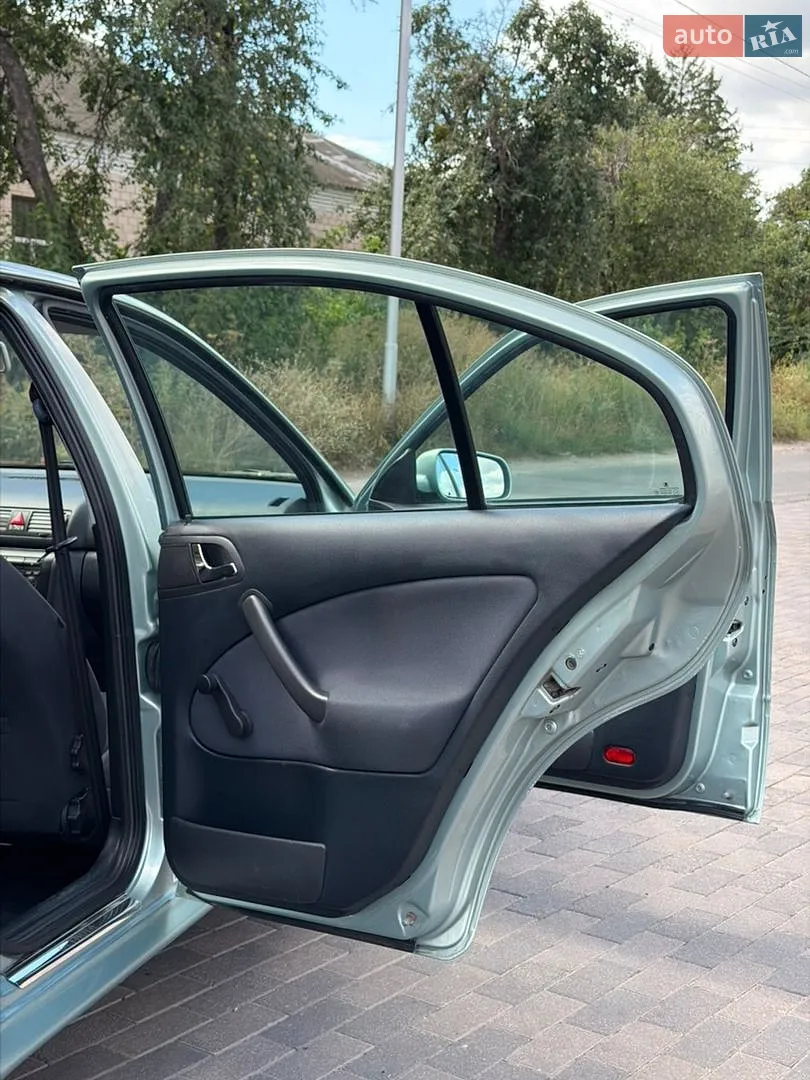 2010 Skoda Octavia - мініатюра 79