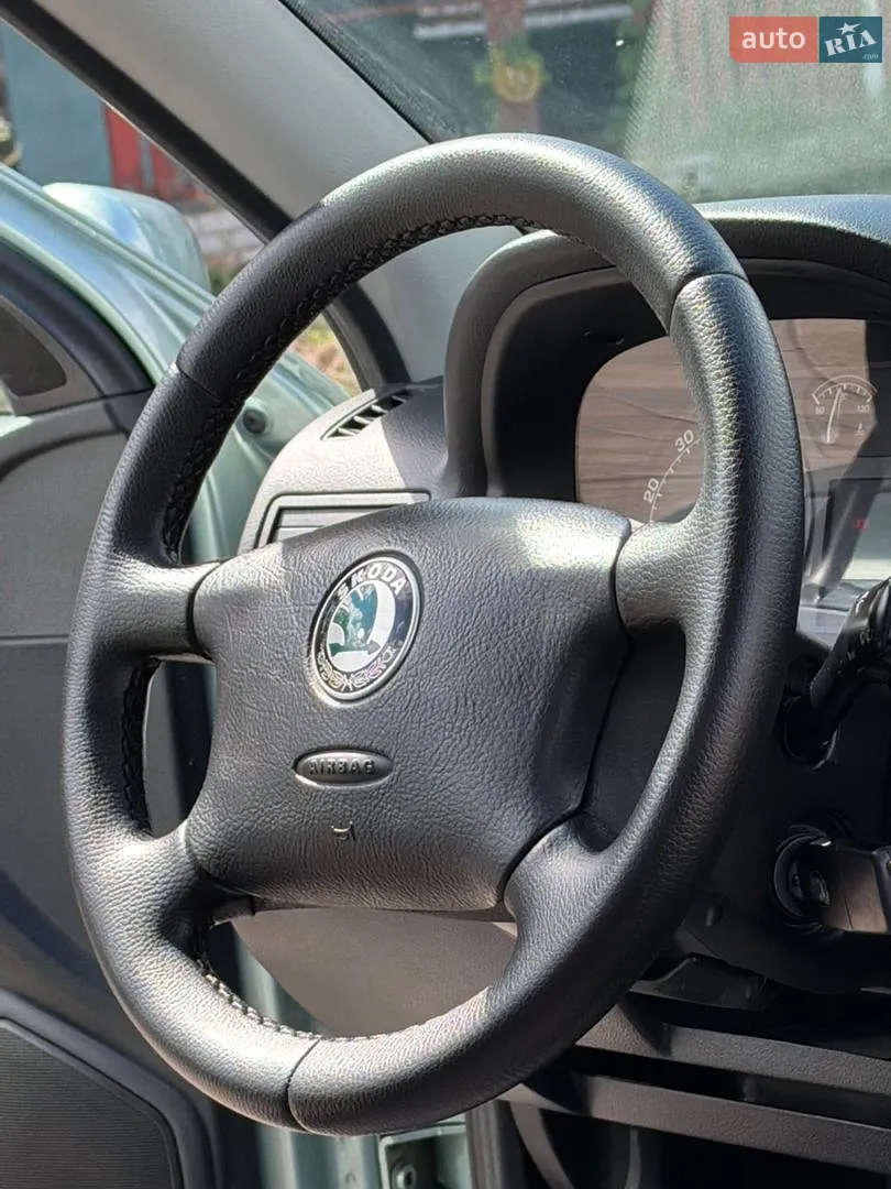 2010 Skoda Octavia - мініатюра 86