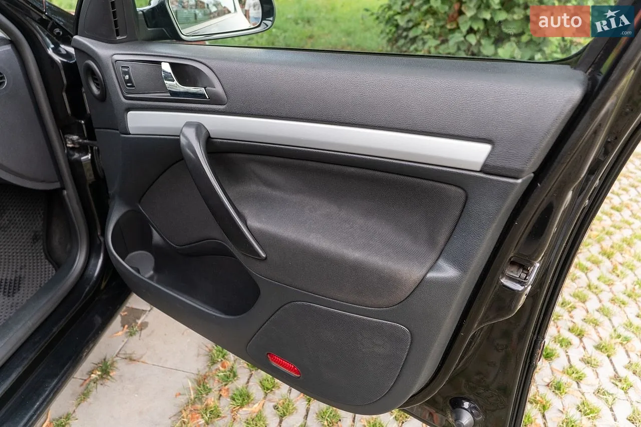 2010 Skoda Octavia - мініатюра 10