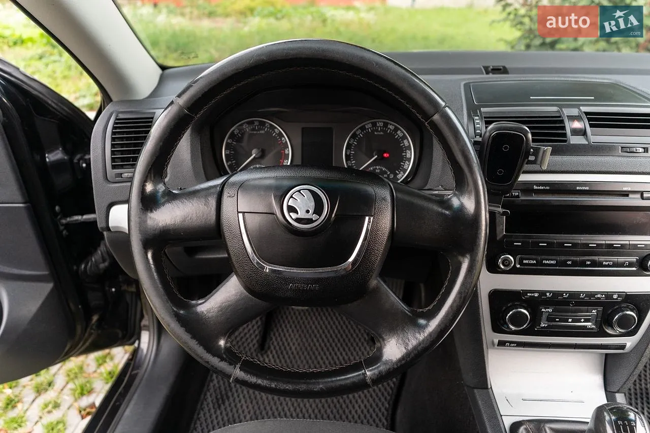 2010 Skoda Octavia - мініатюра 13