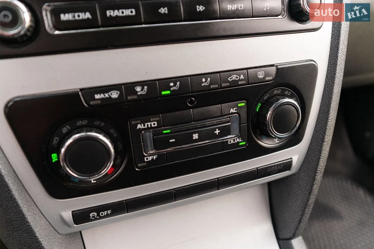 2010 Skoda Octavia - мініатюра 17