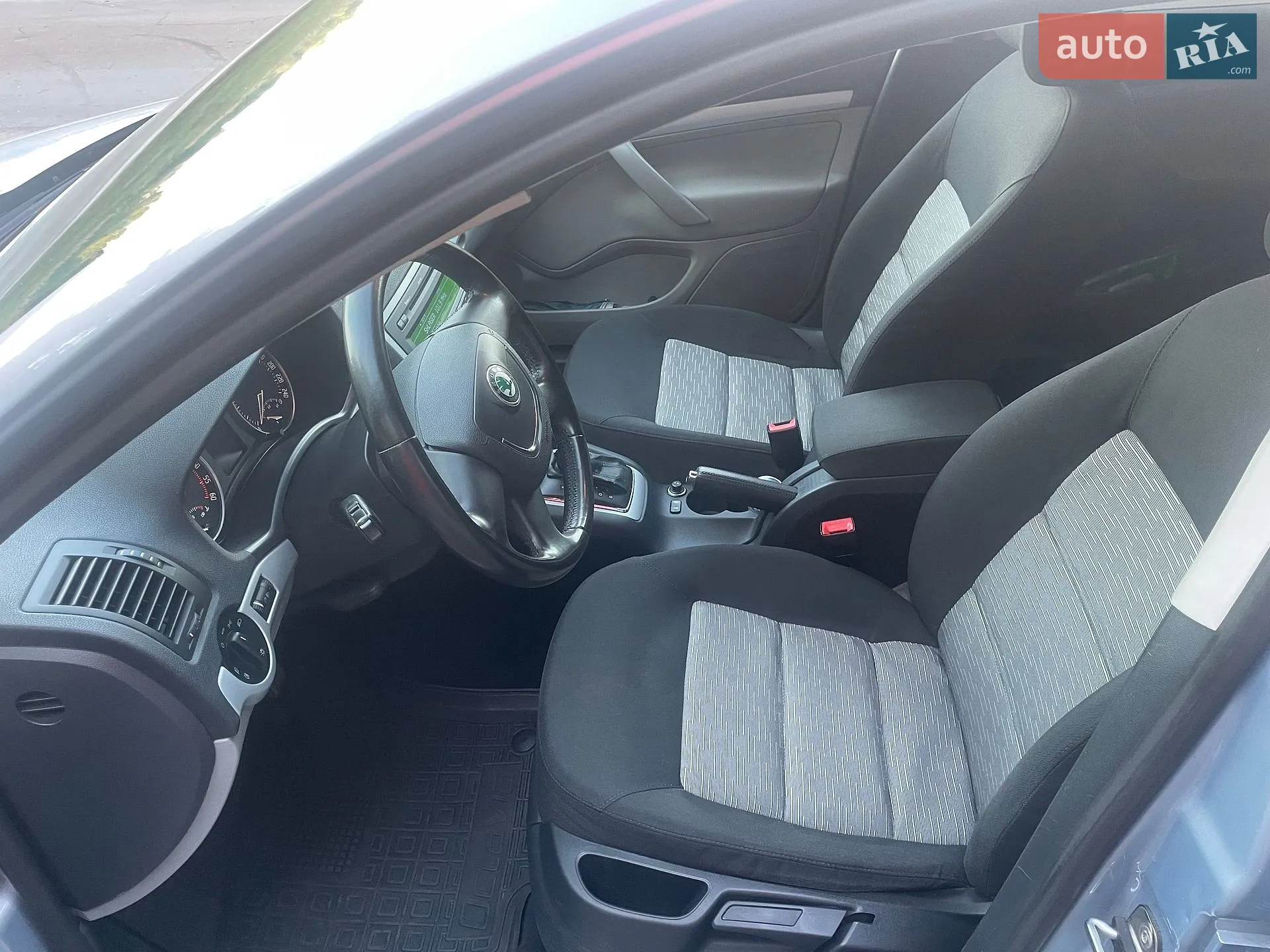 2010 Skoda Octavia - мініатюра 13
