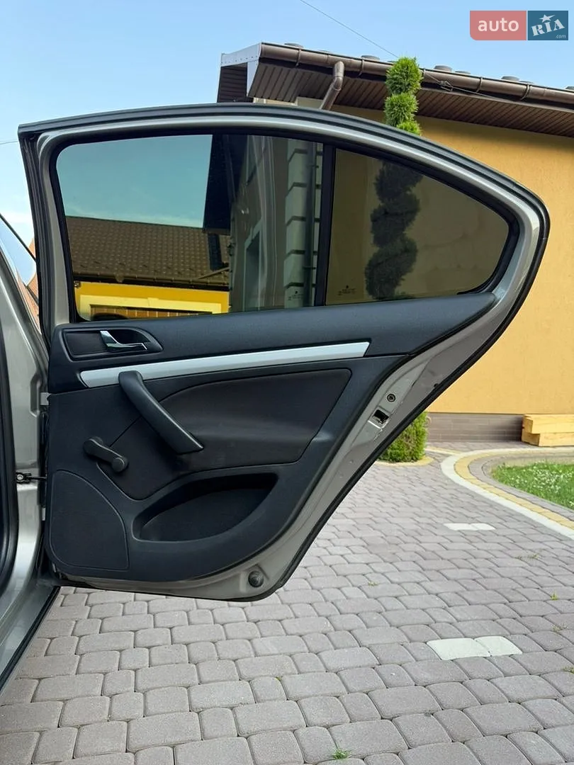 2011 Skoda Octavia - мініатюра 24
