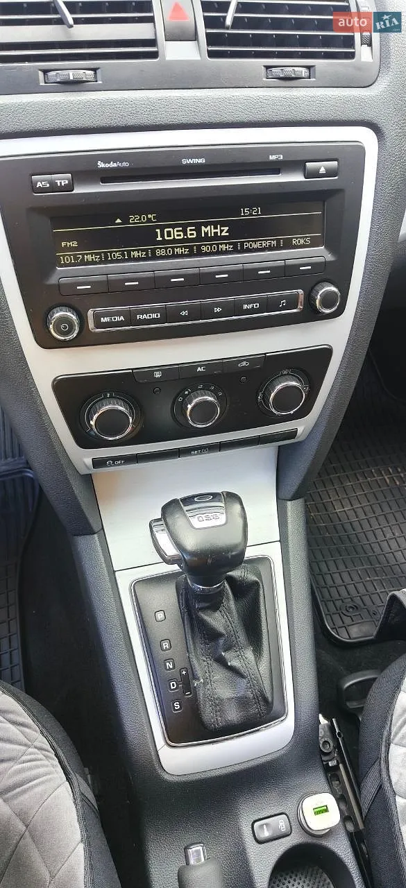 2010 Skoda Octavia - мініатюра 13