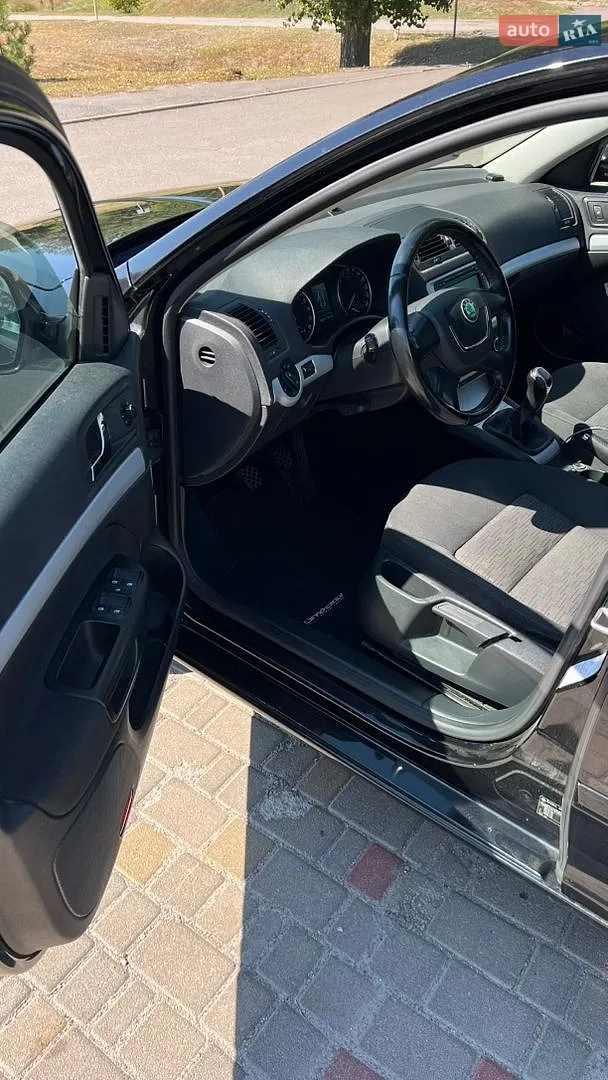 2010 Skoda Octavia - мініатюра 13
