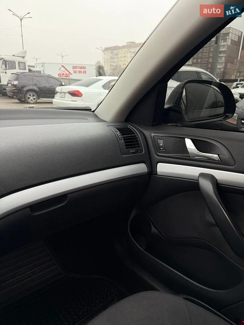 2010 Skoda Octavia - мініатюра 4