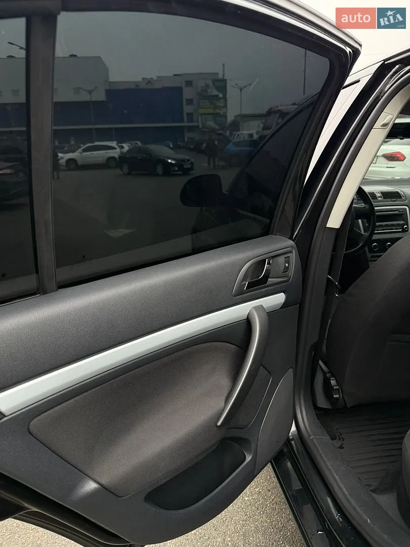 2010 Skoda Octavia - мініатюра 8