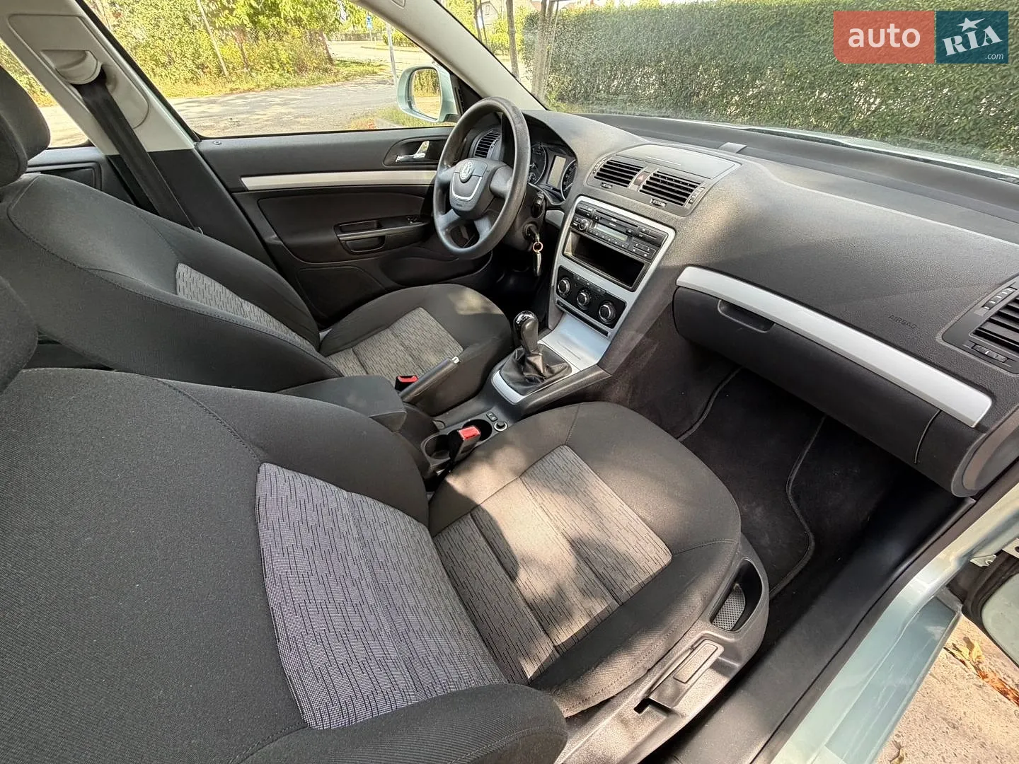 2010 Skoda Octavia - мініатюра 38