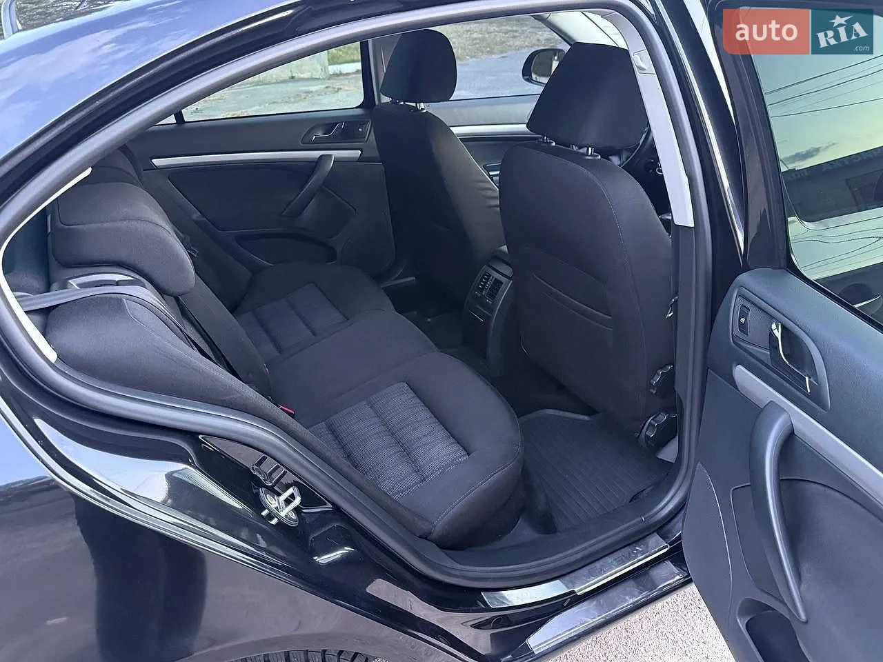 2011 Skoda Octavia - мініатюра 42