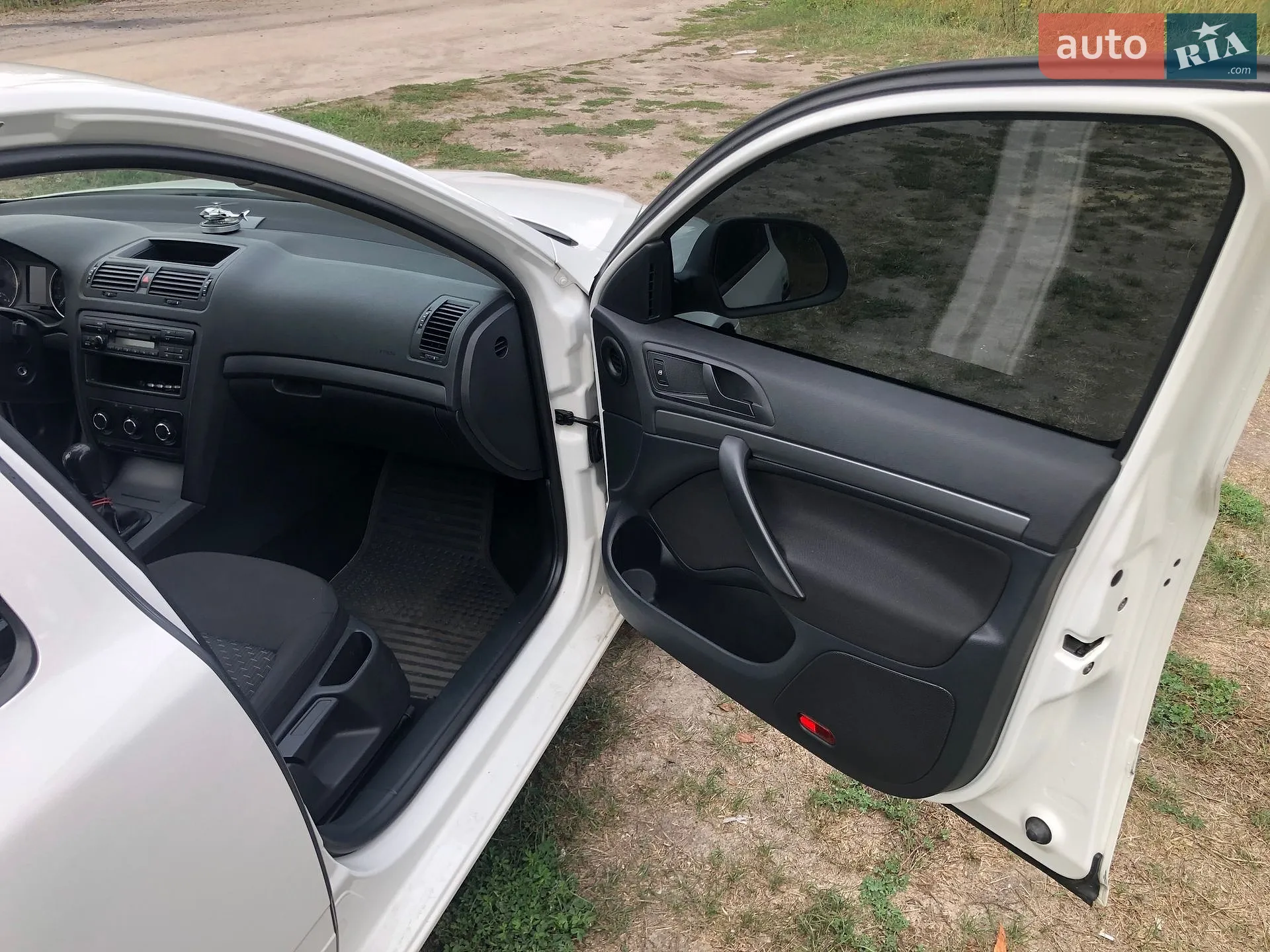 2010 Skoda Octavia - мініатюра 18