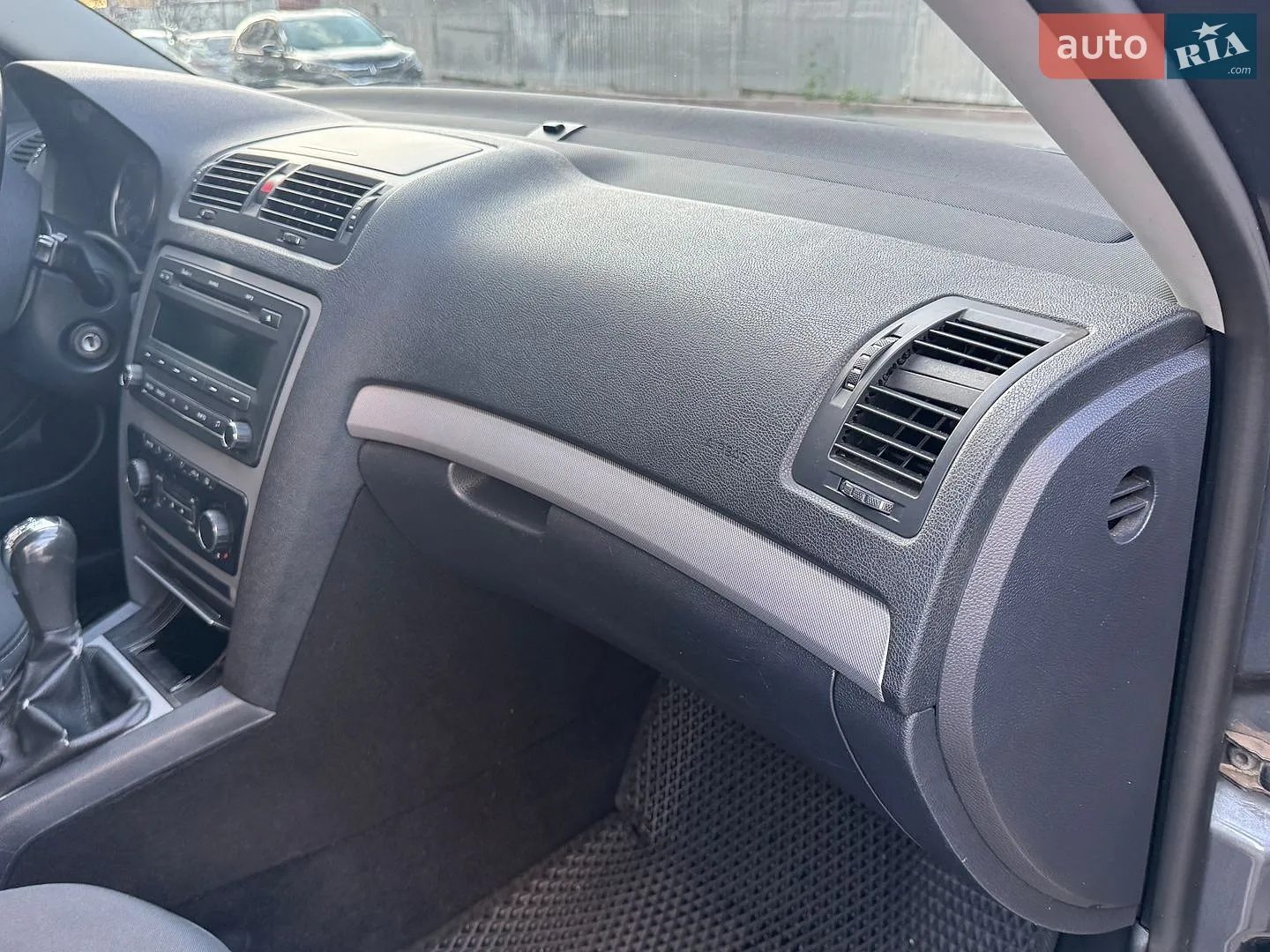 2010 Skoda Octavia - мініатюра 19
