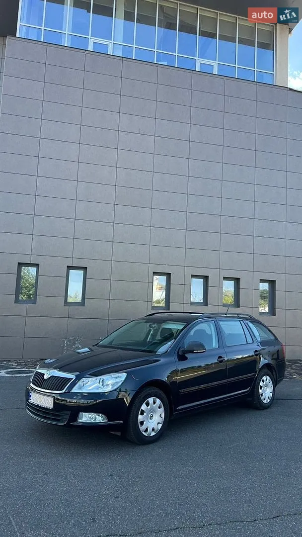 2010 Skoda Octavia - мініатюра 2