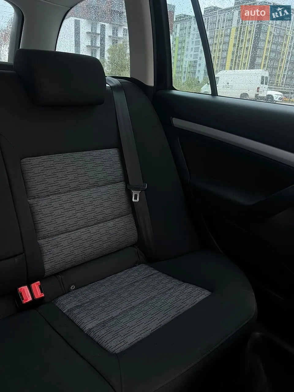 2010 Skoda Octavia - мініатюра 19