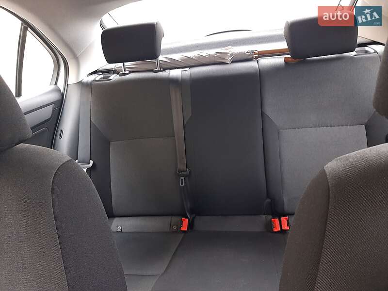 Ліфтбек Skoda Rapid 2014 в Києві фото 8 Ліфтбек Skoda Rapid 2014 в Києві