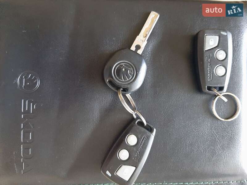 Ліфтбек Skoda Rapid 2014 в Києві фото 10 Ліфтбек Skoda Rapid 2014 в Києві