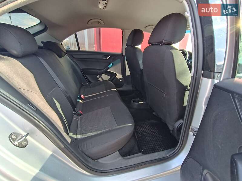 Ліфтбек Skoda Rapid 2013 в Дніпрі