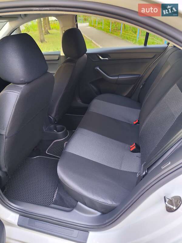Лифтбек Skoda Rapid 2017 в Киеве фото 6 Лифтбек Skoda Rapid 2017 в Киеве