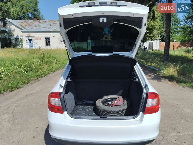 Лифтбек Skoda Rapid 2015 в Ромнах