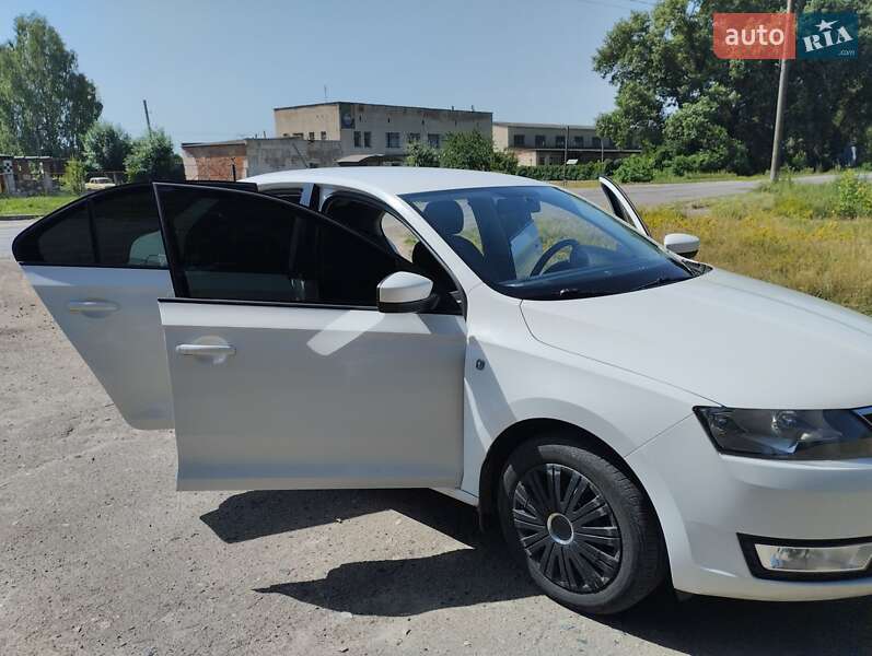 Лифтбек Skoda Rapid 2015 в Ромнах