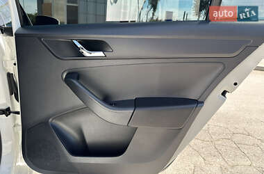 Лифтбек Skoda Rapid 2015 в 