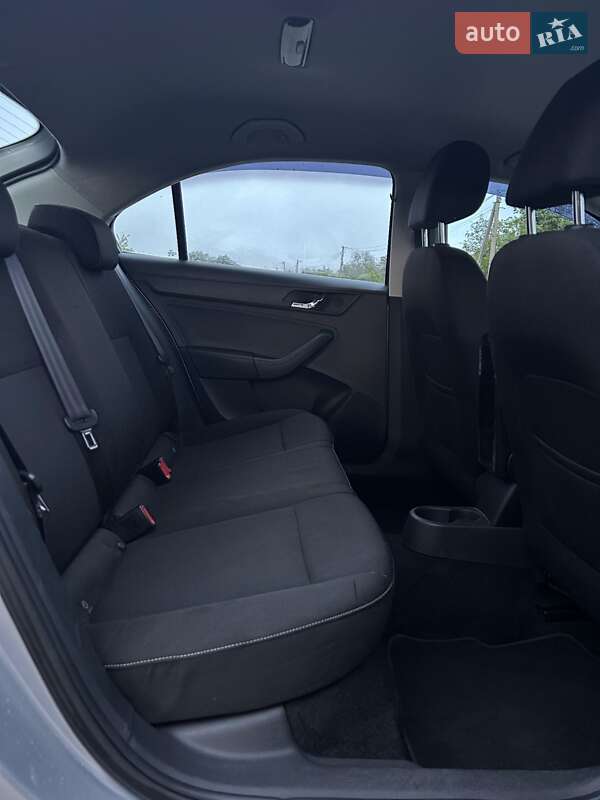 Хэтчбек Skoda Rapid 2013 в Черновцах фото 15 Хэтчбек Skoda Rapid 2013 в Черновцах